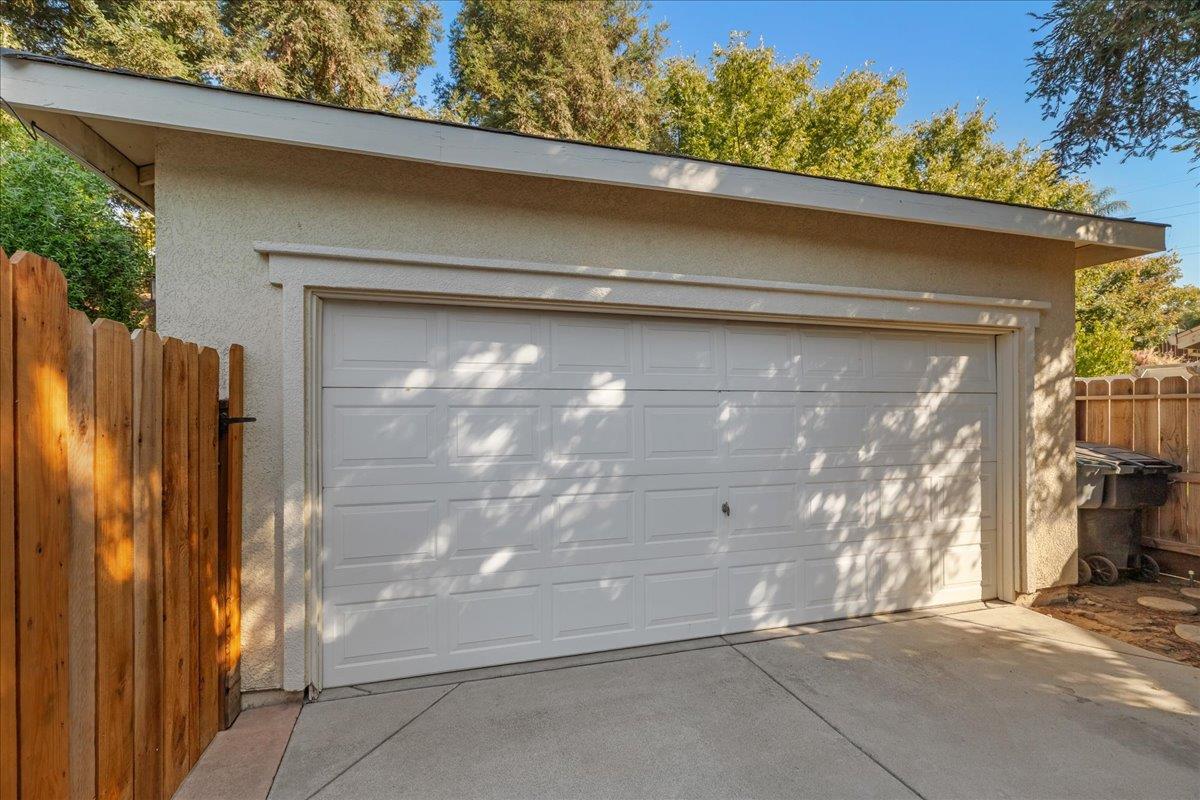 1528 Burchell Hill Dr, Oakdale, CA 95361