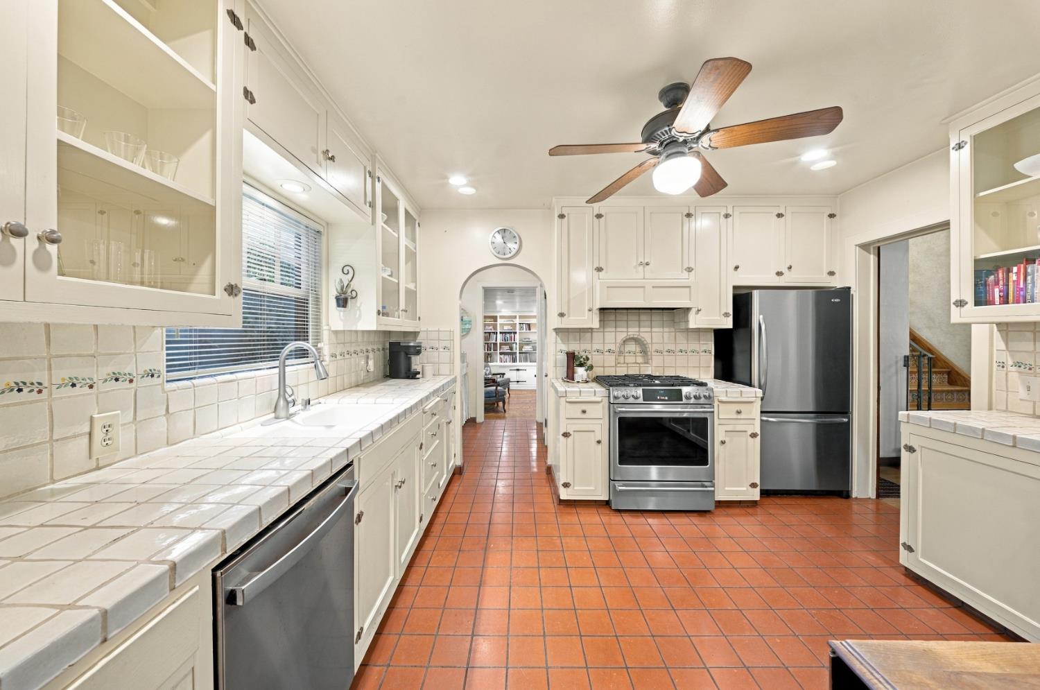 215 ELMWOOD Ct, Modesto, CA 95354