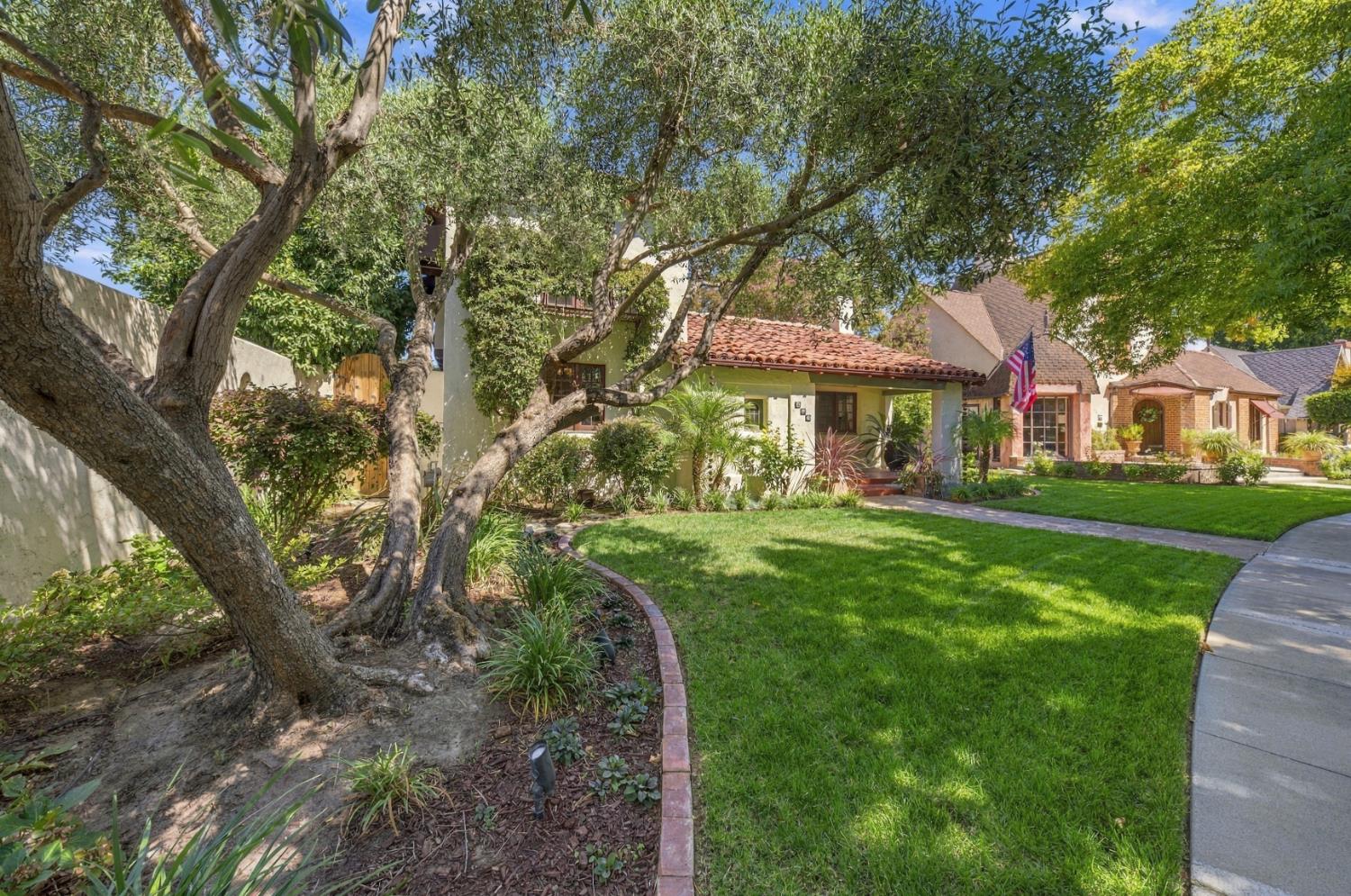 215 ELMWOOD Ct, Modesto, CA 95354