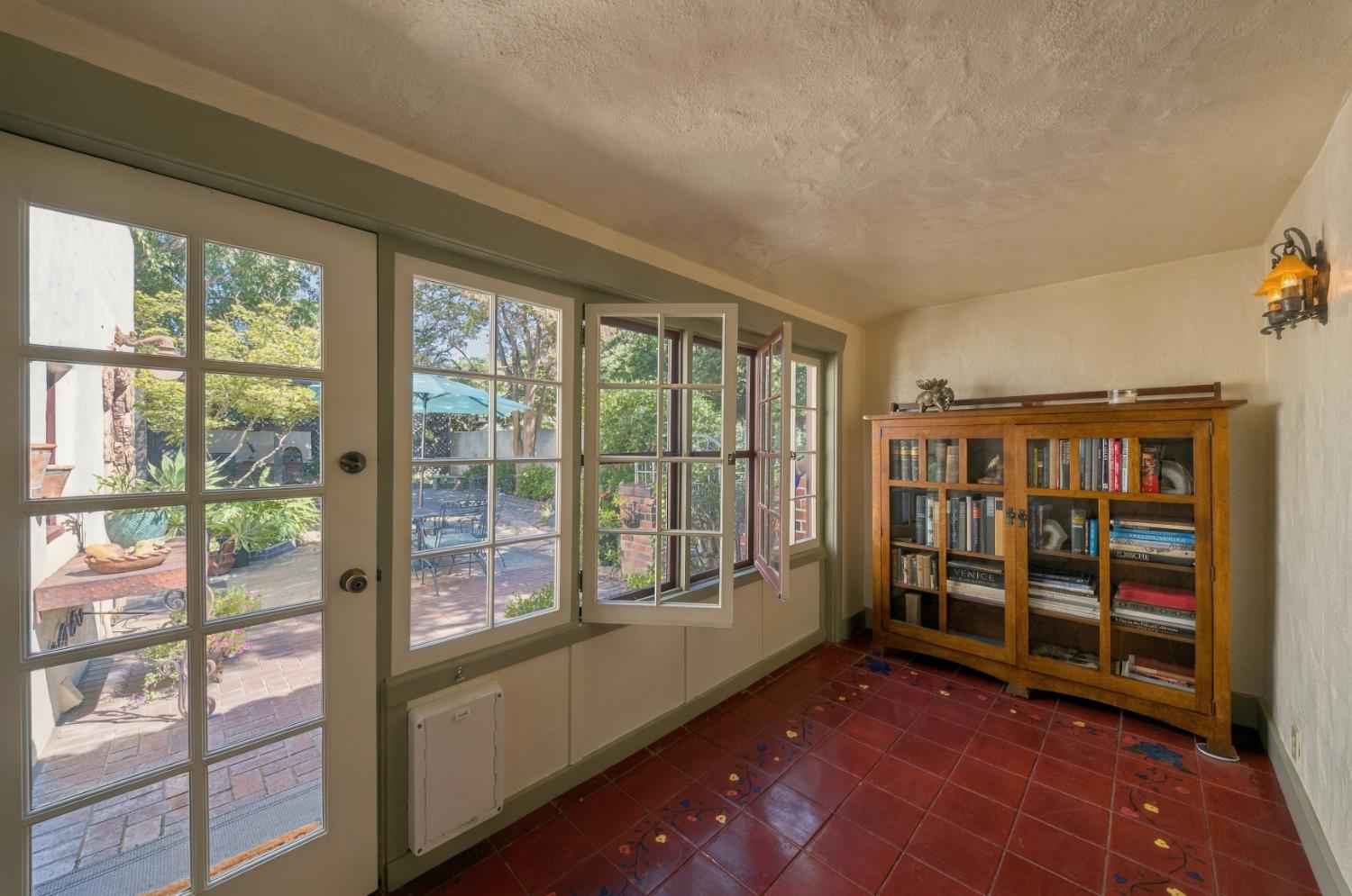 215 ELMWOOD Ct, Modesto, CA 95354