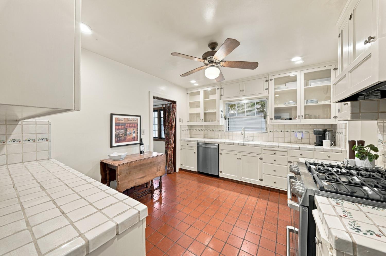 215 ELMWOOD Ct, Modesto, CA 95354