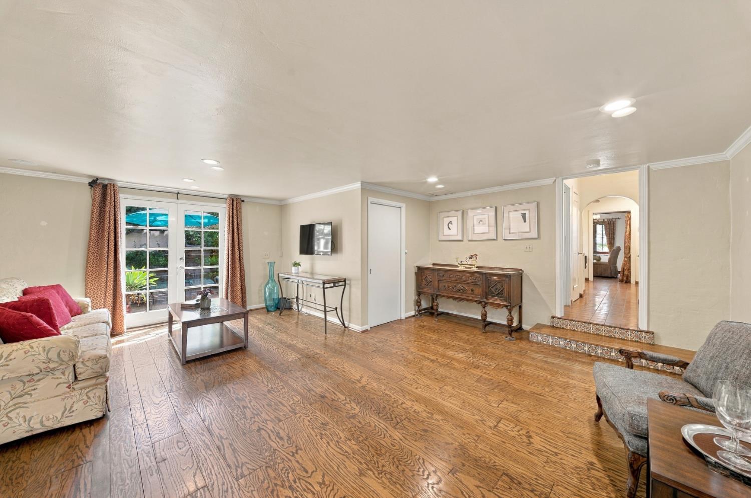 215 ELMWOOD Ct, Modesto, CA 95354