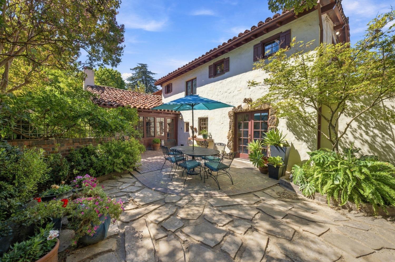 215 ELMWOOD Ct, Modesto, CA 95354