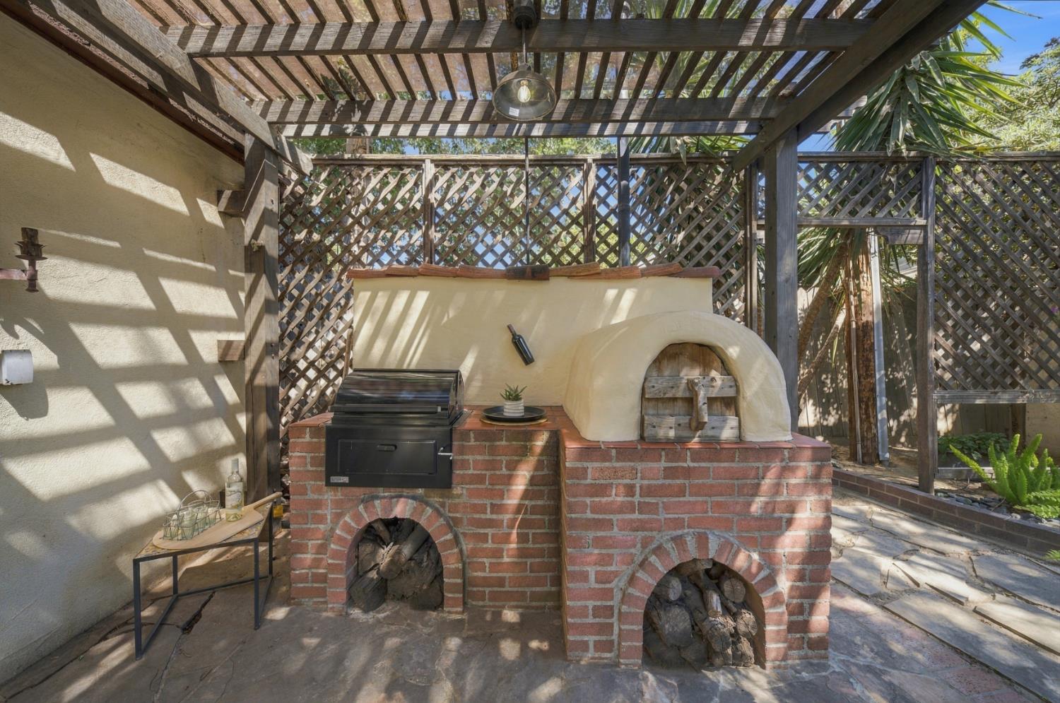 215 ELMWOOD Ct, Modesto, CA 95354
