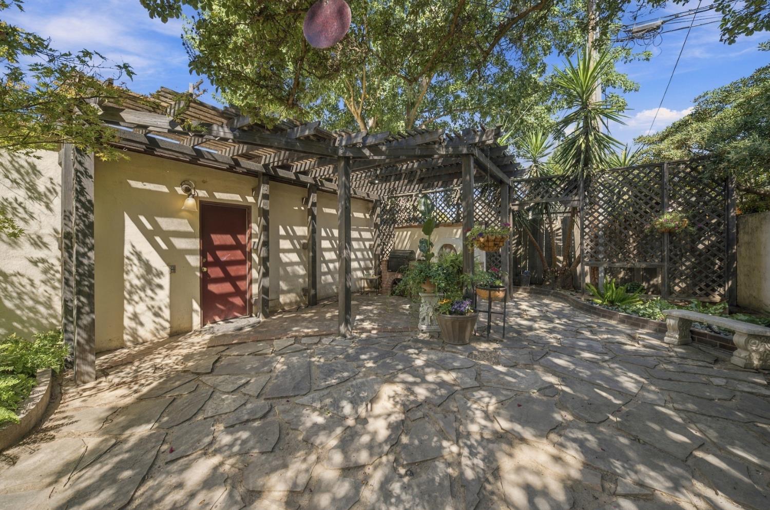 215 ELMWOOD Ct, Modesto, CA 95354
