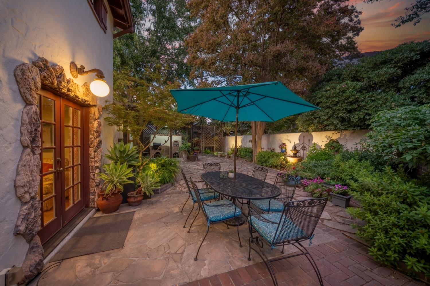 215 ELMWOOD Ct, Modesto, CA 95354