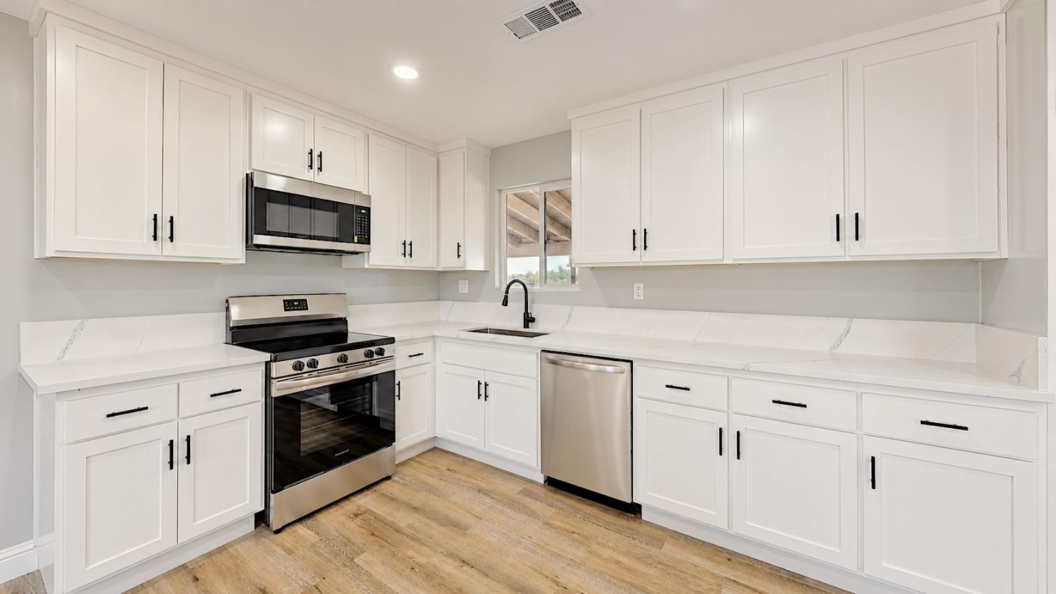 4728 Zorro Rd, La Grange, CA 95329