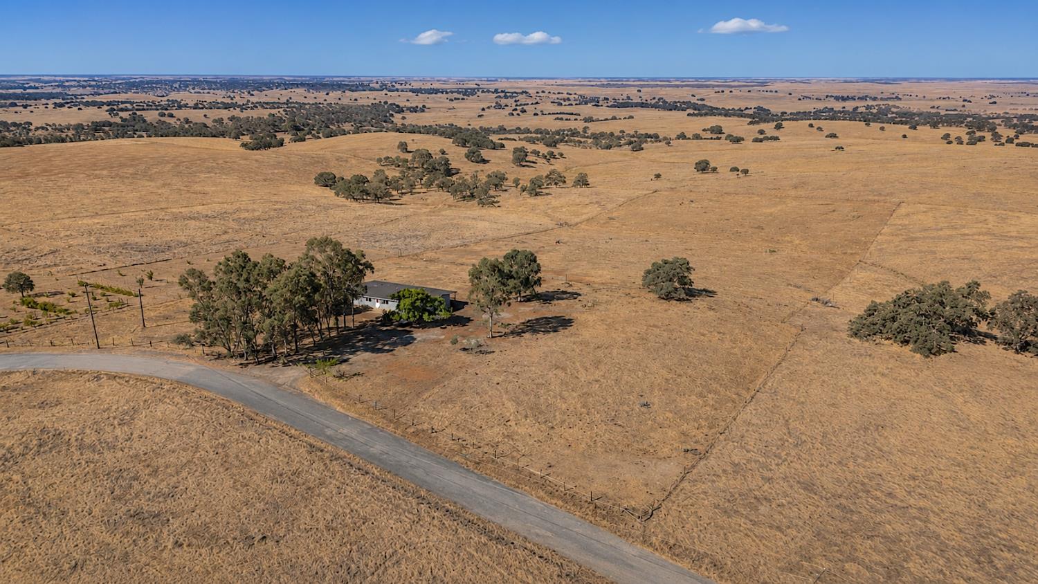 4728 Zorro Rd, La Grange, CA 95329