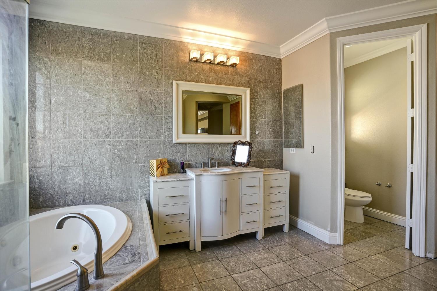 3837 Banyan Tree, Modesto, CA 95355