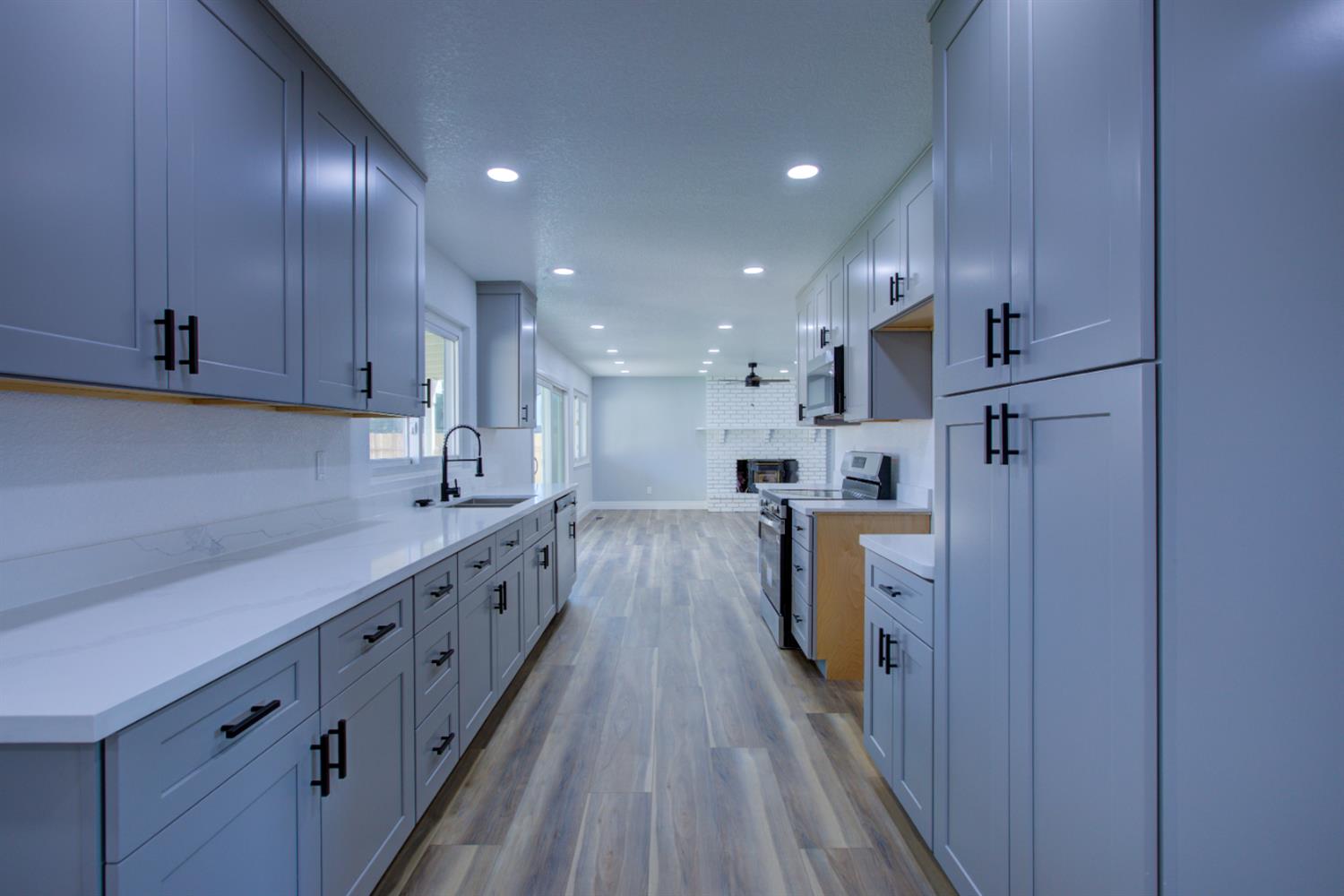785 Fullerton Dr, Turlock, CA 95382