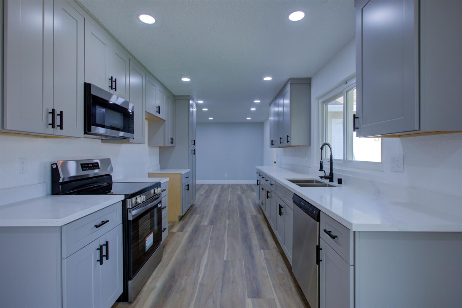 785 Fullerton Dr, Turlock, CA 95382