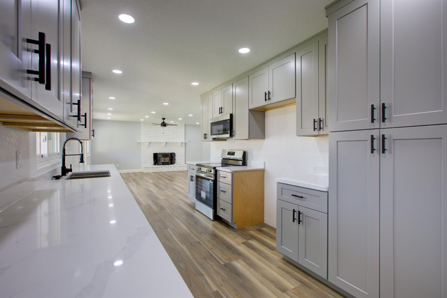 785 Fullerton Dr, Turlock, CA 95382