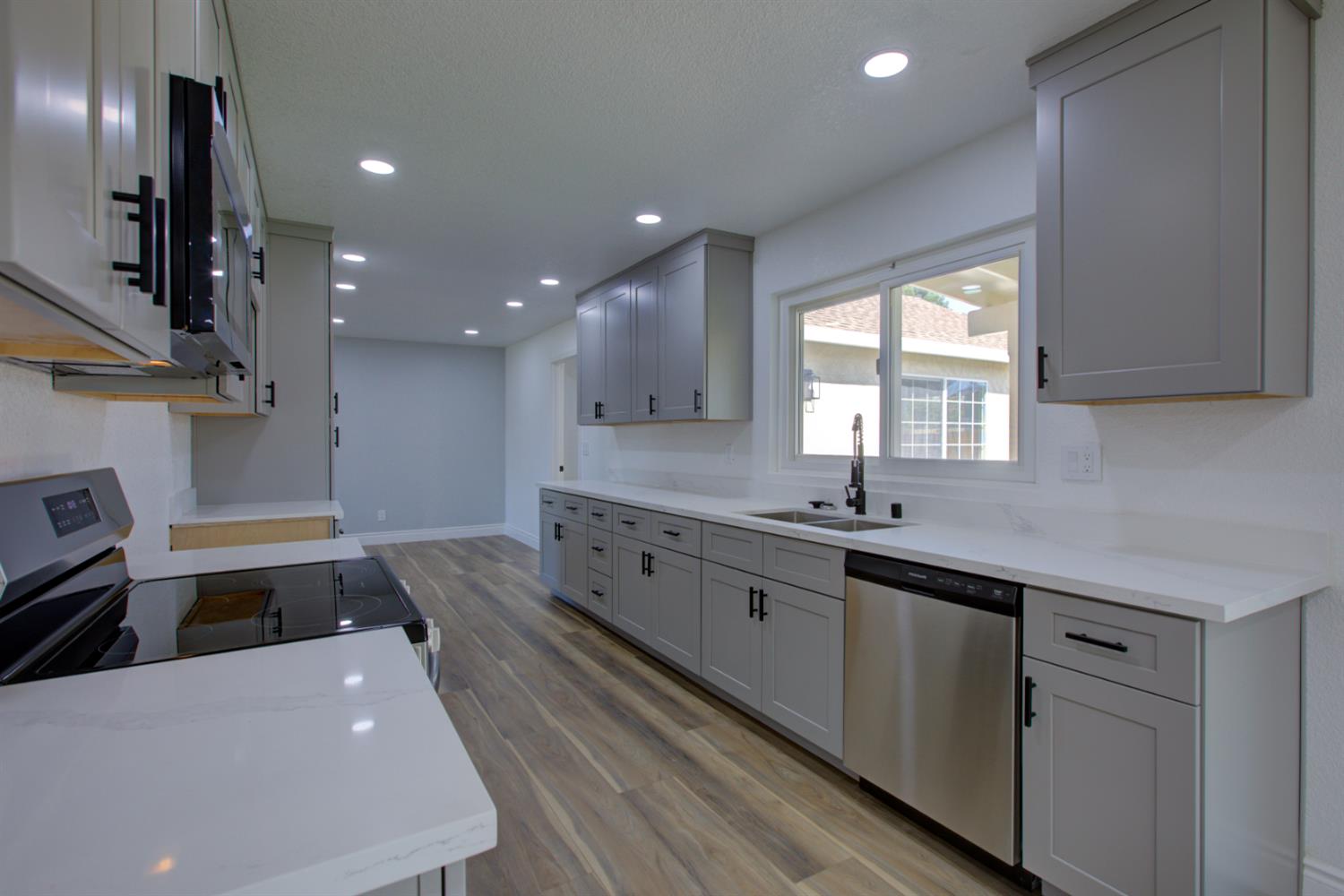 785 Fullerton Dr, Turlock, CA 95382