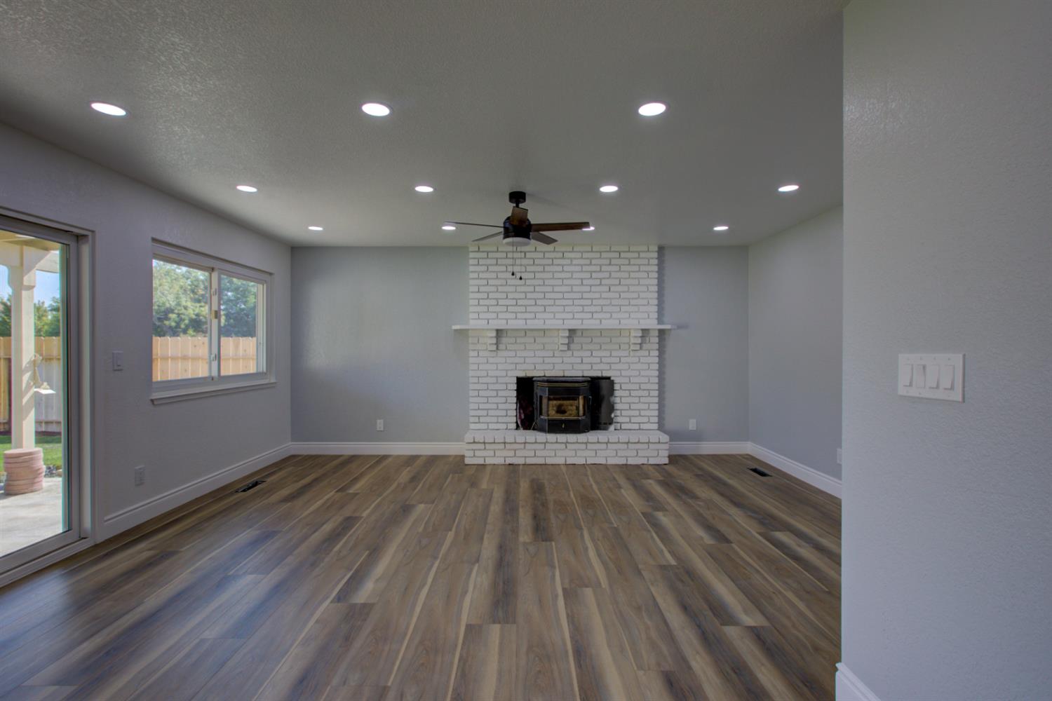 785 Fullerton Dr, Turlock, CA 95382