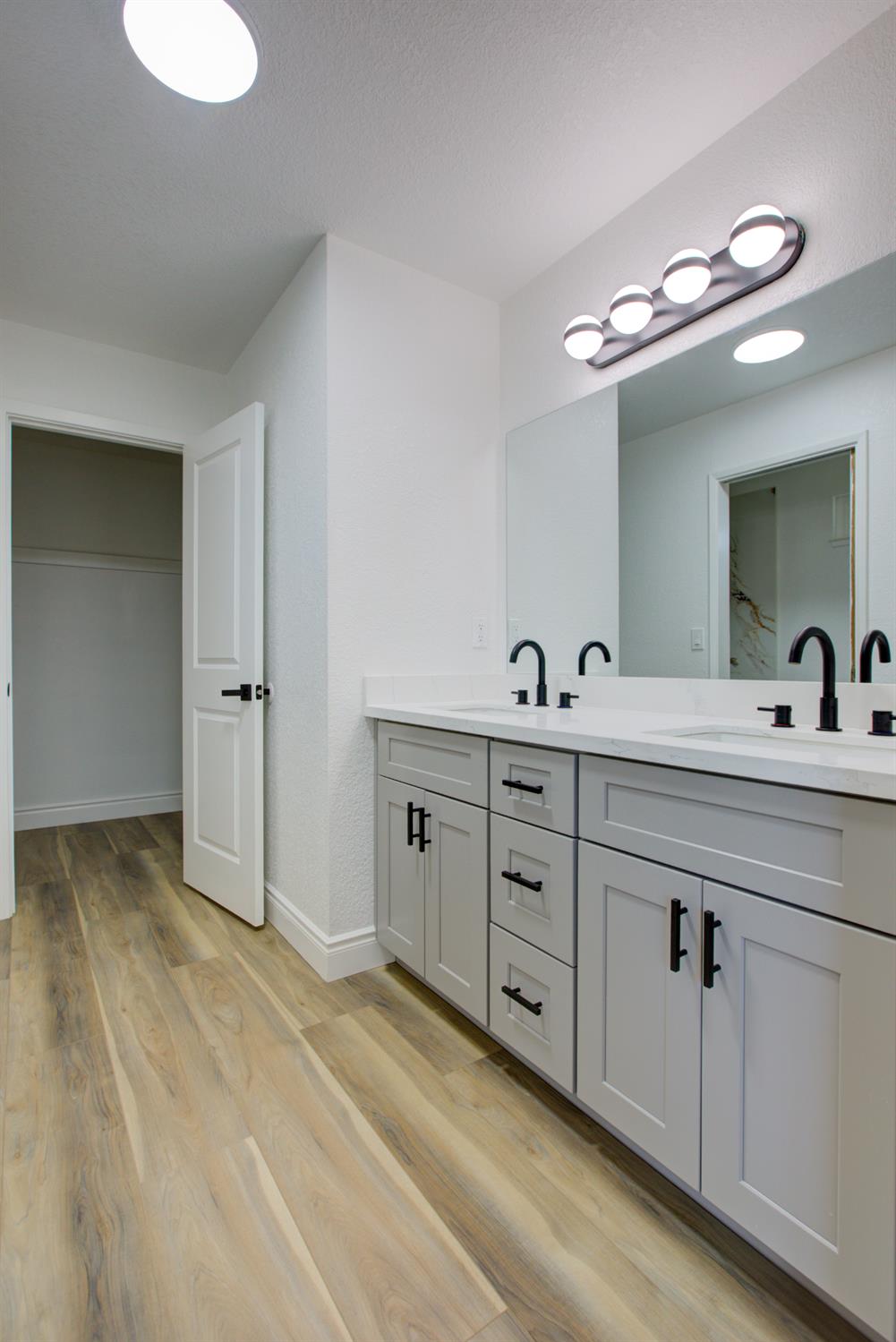 785 Fullerton Dr, Turlock, CA 95382