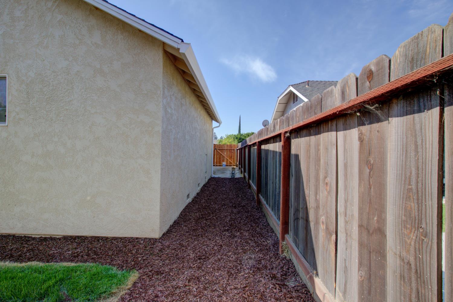 785 Fullerton Dr, Turlock, CA 95382