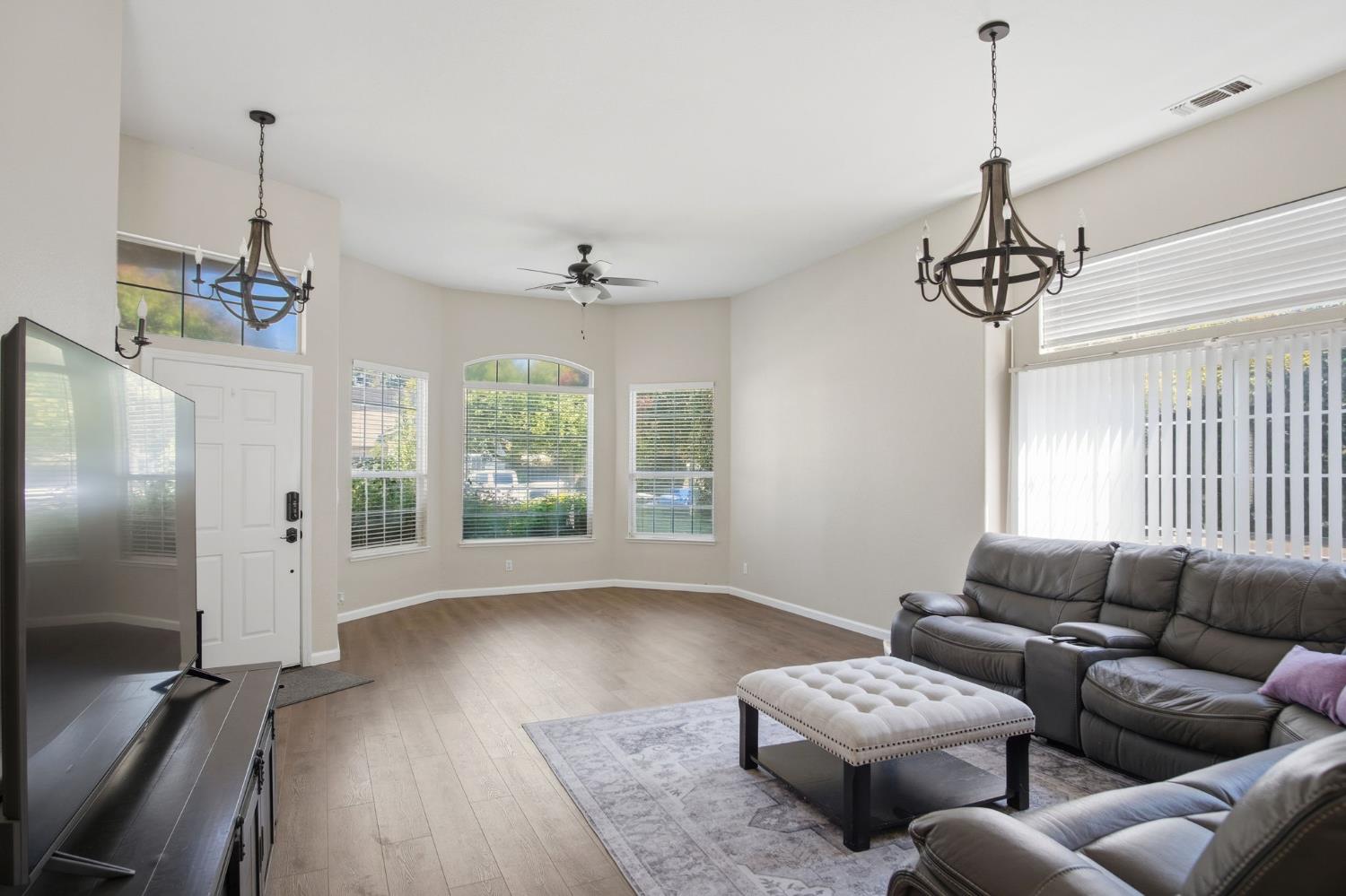 1900 Alex Way, Turlock, CA 95382