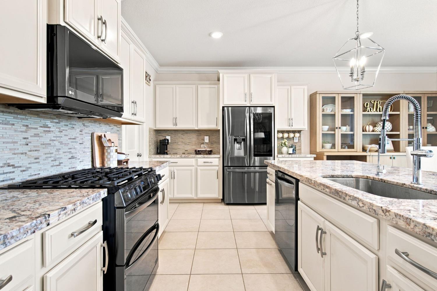 1991 Lovejoy Ave, Manteca, CA 95337