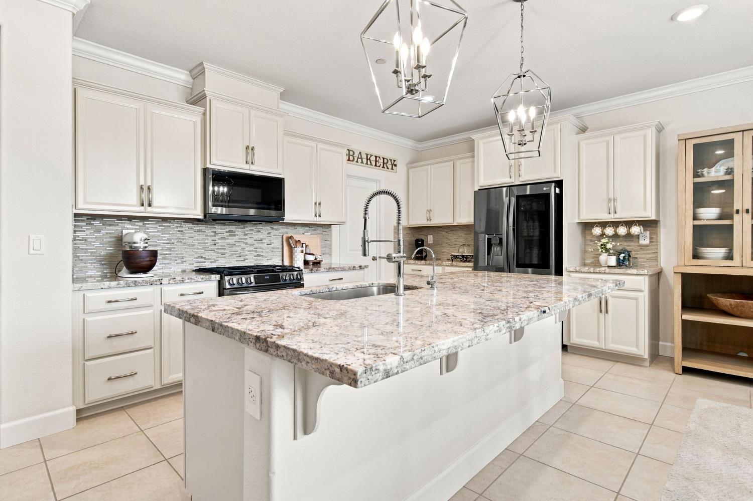 1991 Lovejoy Ave, Manteca, CA 95337