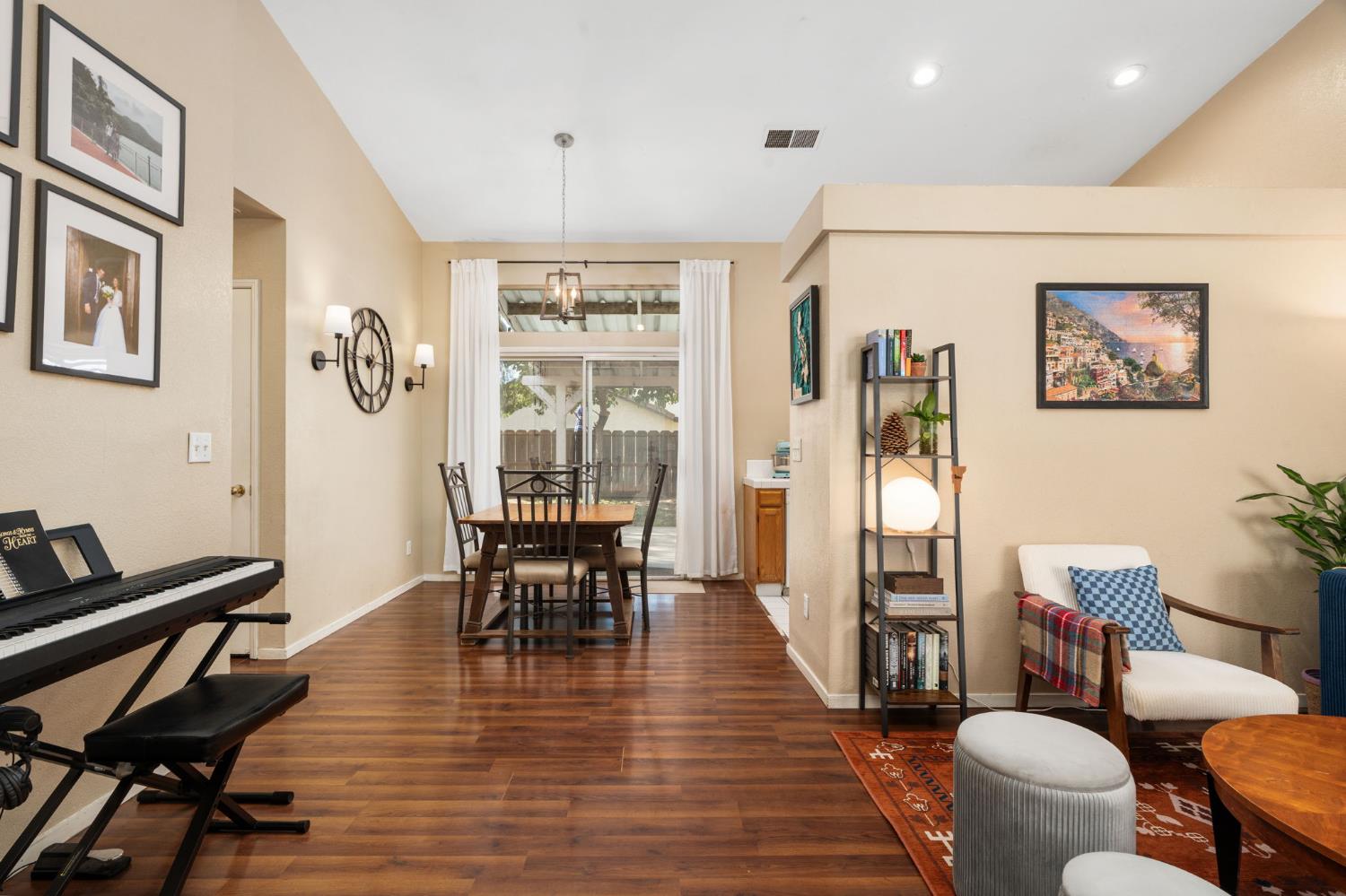 5649 W Norwich Ave, Fresno, CA 93722