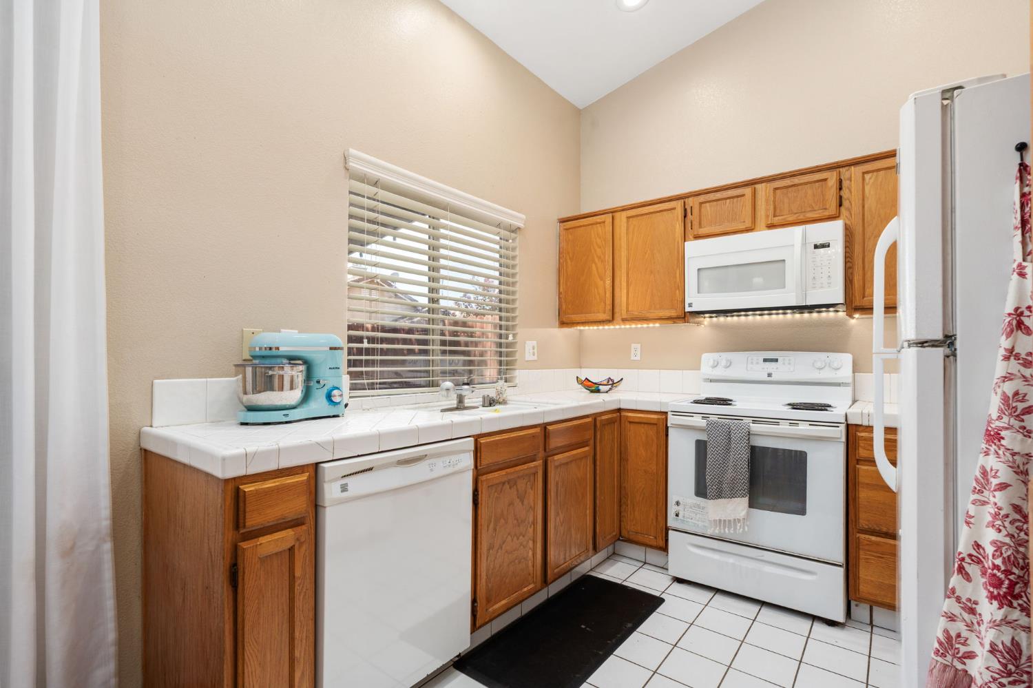 5649 W Norwich Ave, Fresno, CA 93722