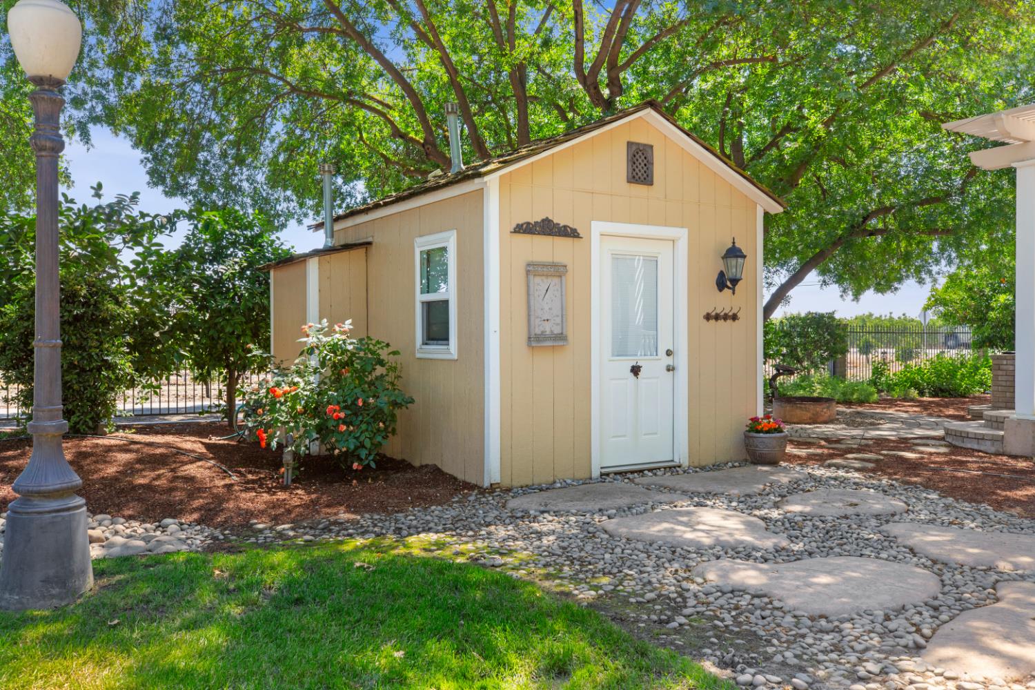 5051 12th, Hanford, CA 93230