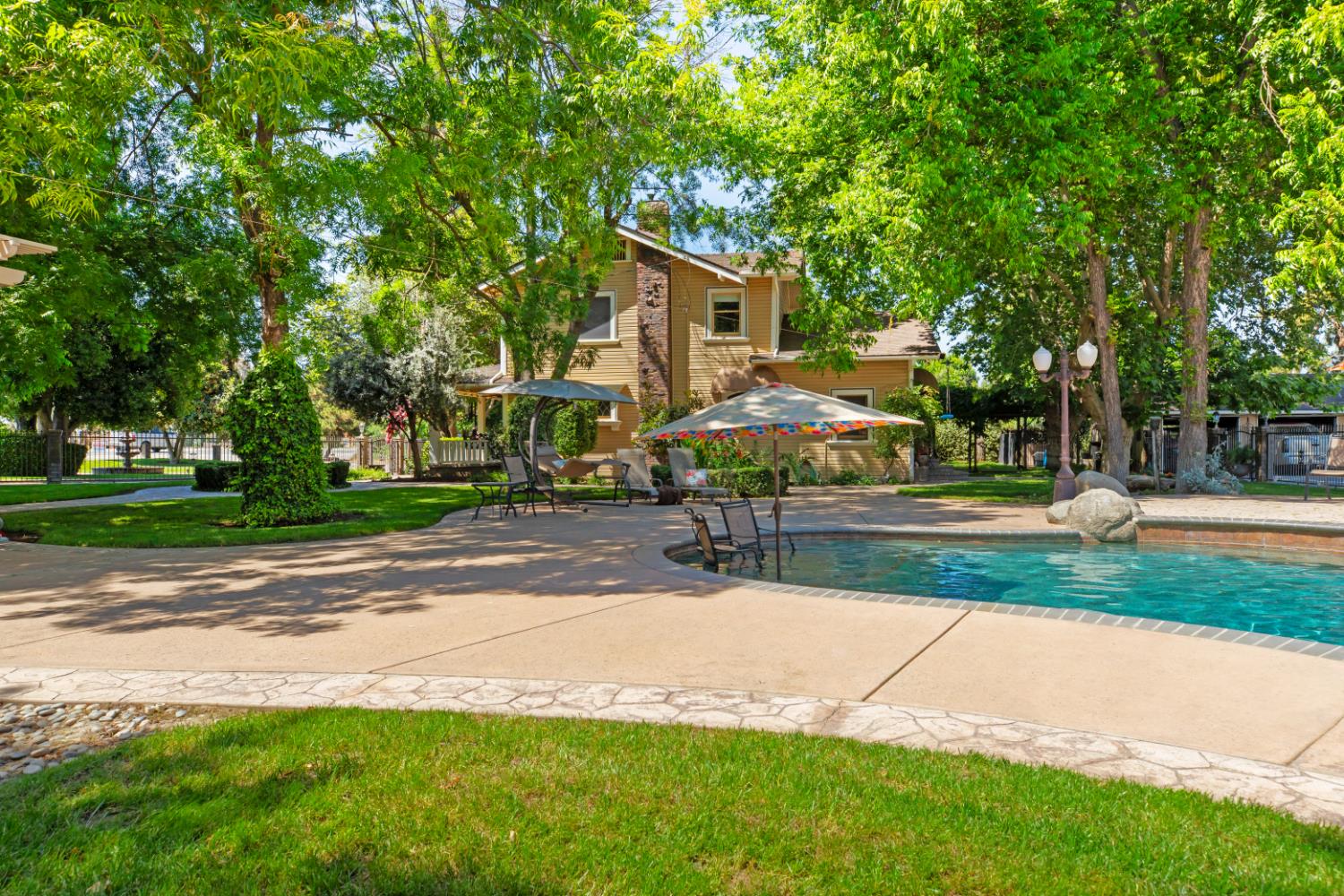 5051 12th, Hanford, CA 93230