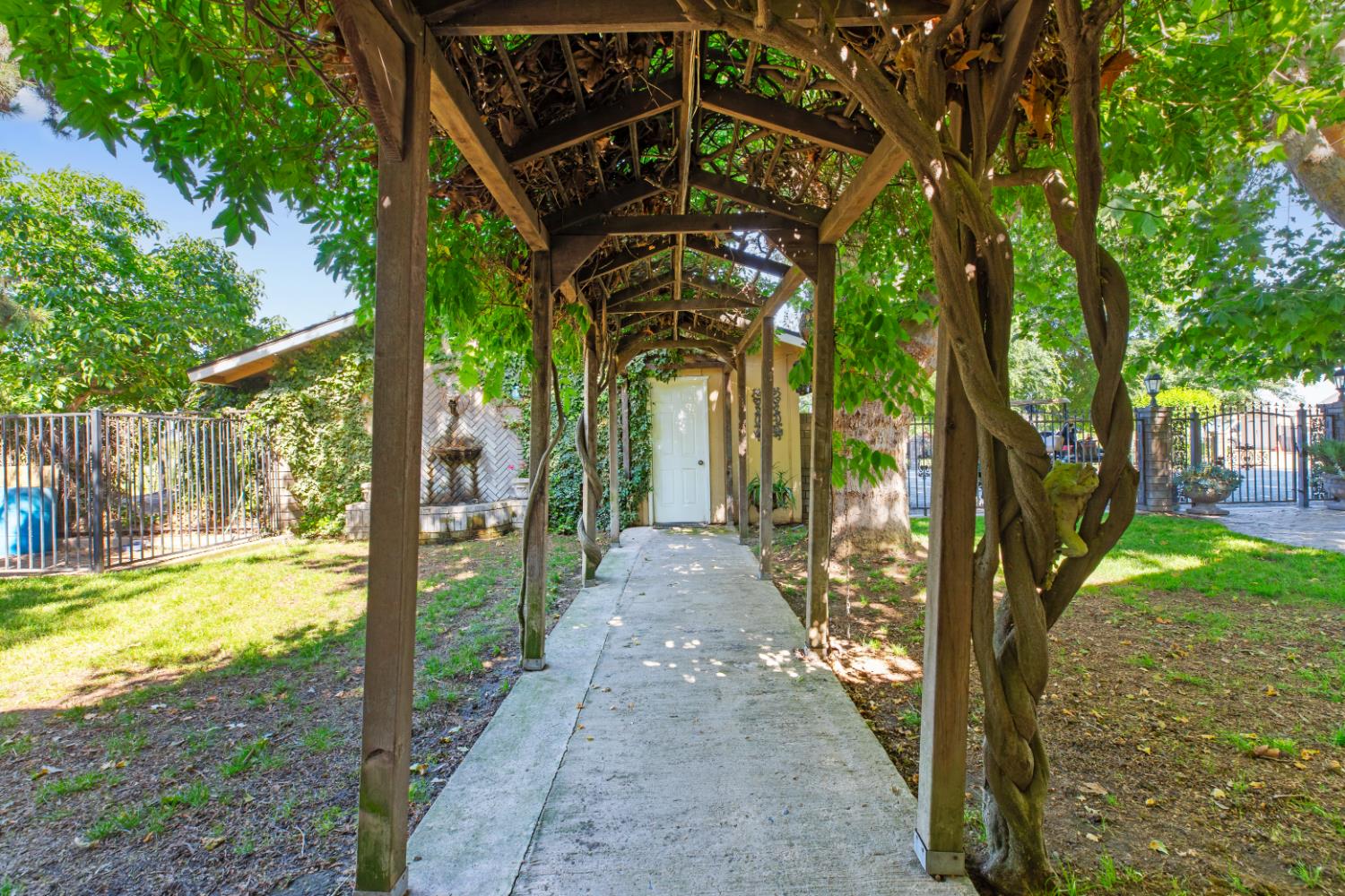 5051 12th, Hanford, CA 93230