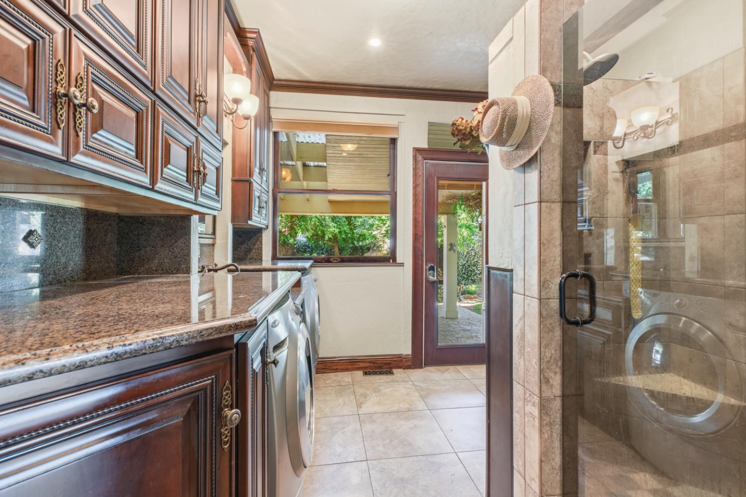 5051 12th, Hanford, CA 93230