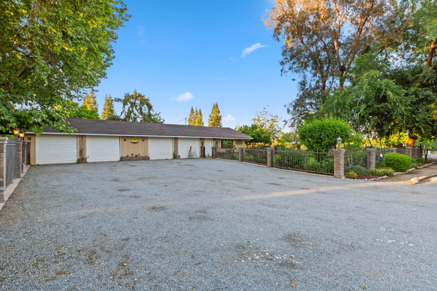 5051 12th, Hanford, CA 93230
