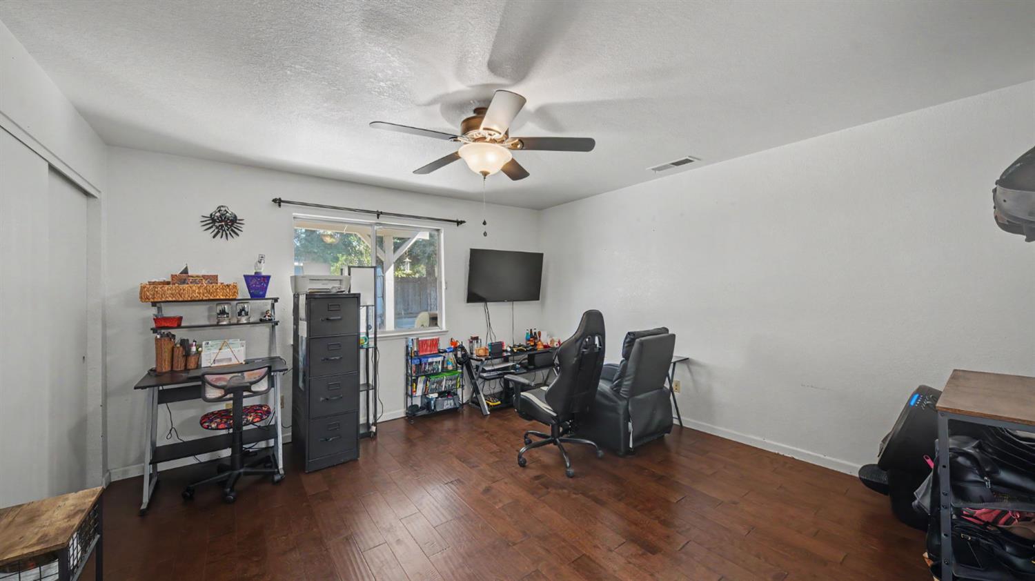 64 Obsidian Dr, Oakdale, CA 95361