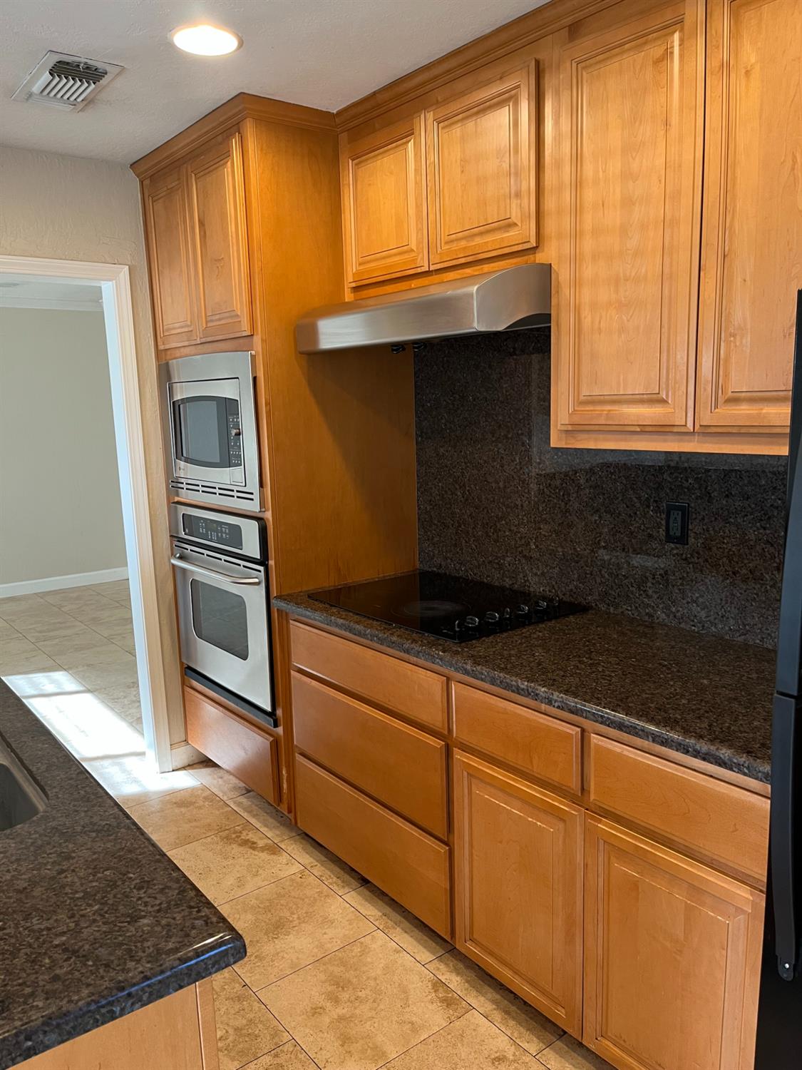 533 N 1st Ave, Oakdale, CA 95361