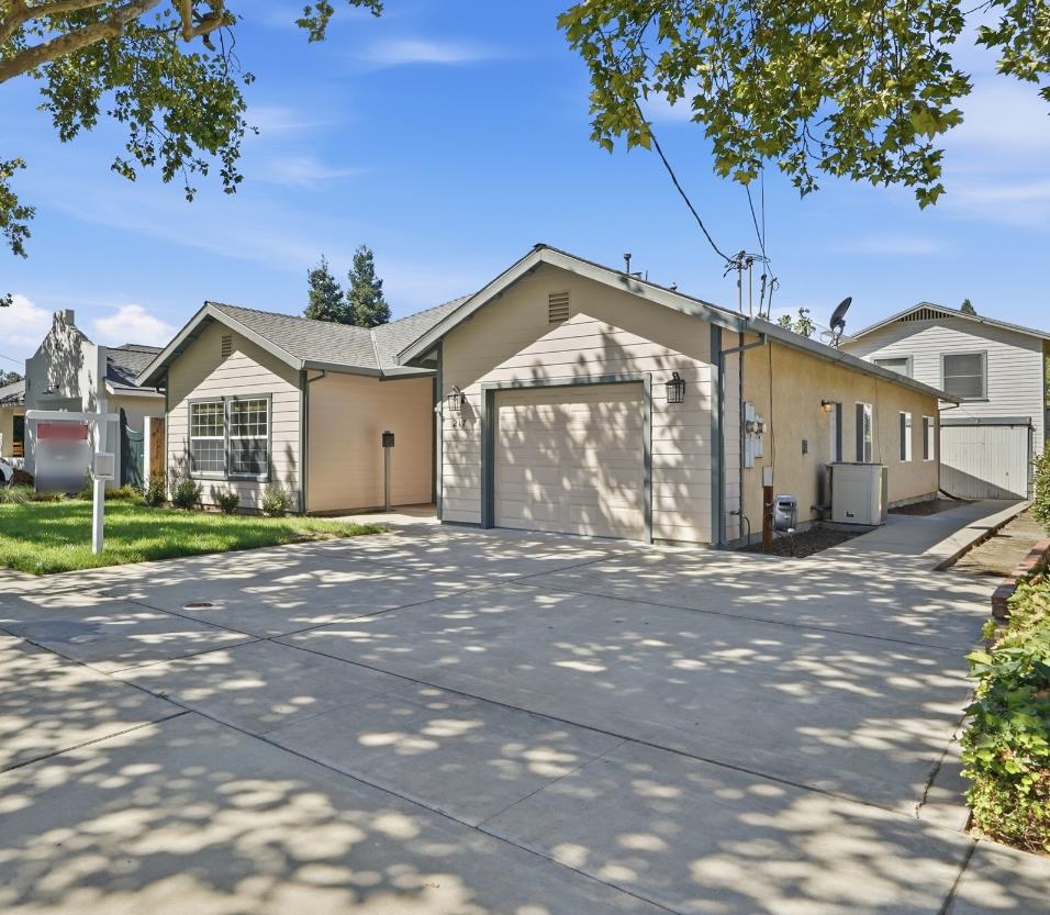 217 Palm Ave, Ripon, CA 95366