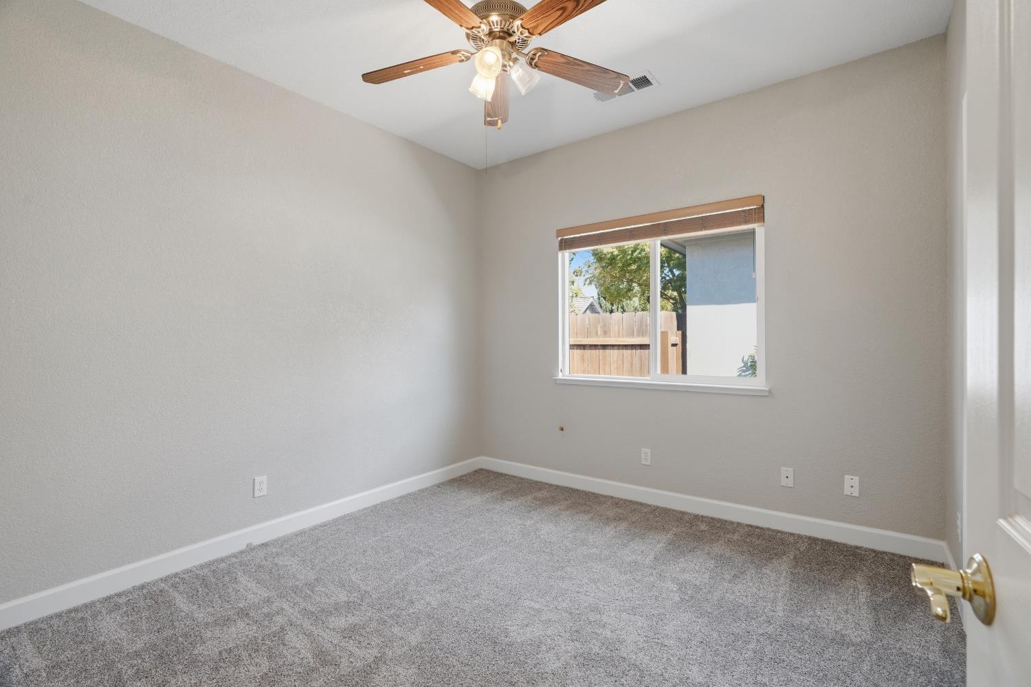 217 Palm Ave, Ripon, CA 95366