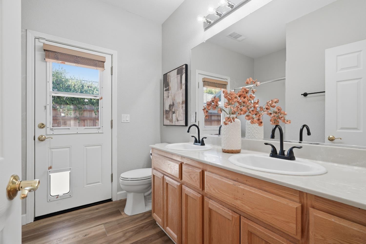 217 Palm Ave, Ripon, CA 95366