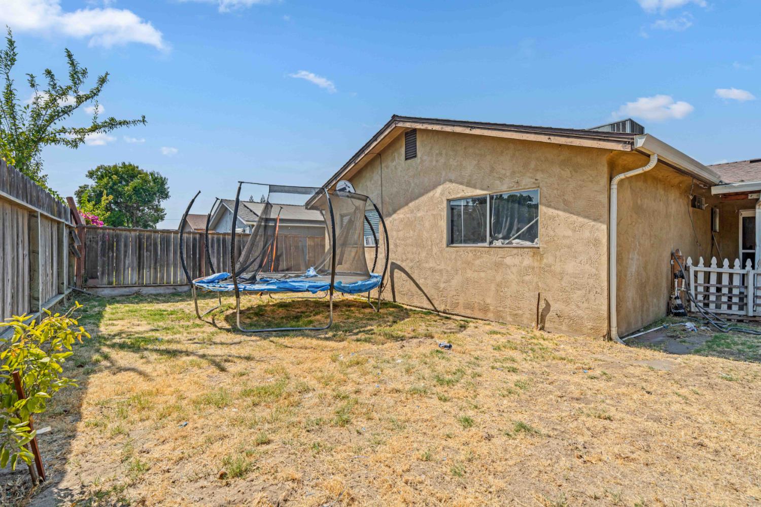 1122 Sapphire Way, Manteca, CA 95336