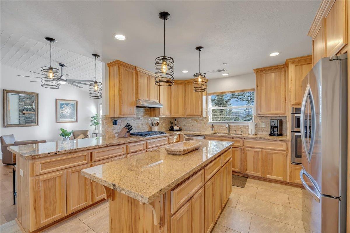 3085 Arrowhead St, Copperopolis, CA 95228