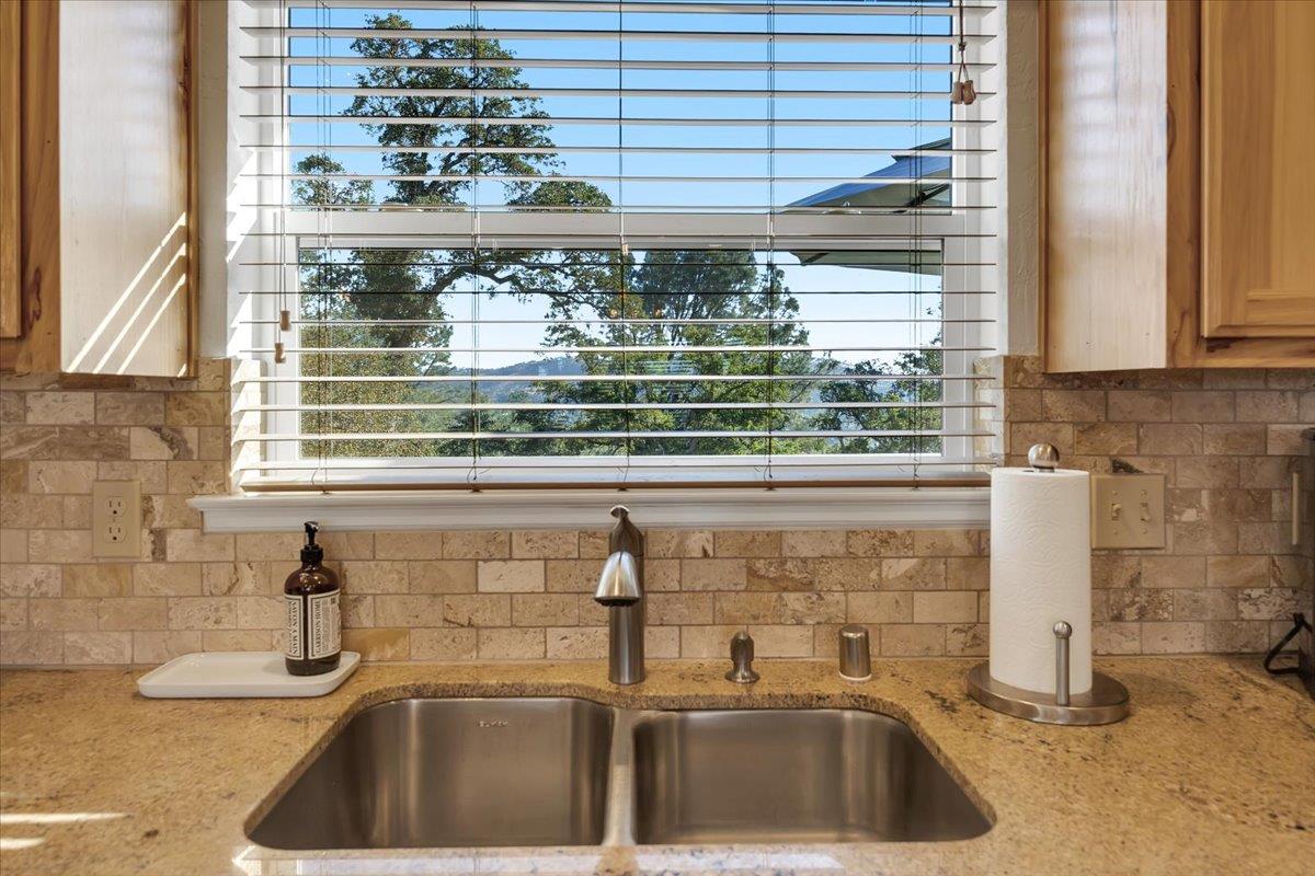 3085 Arrowhead St, Copperopolis, CA 95228