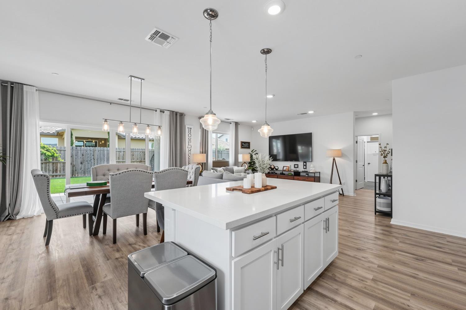 842 Norfolk Ave, Patterson, CA 95363