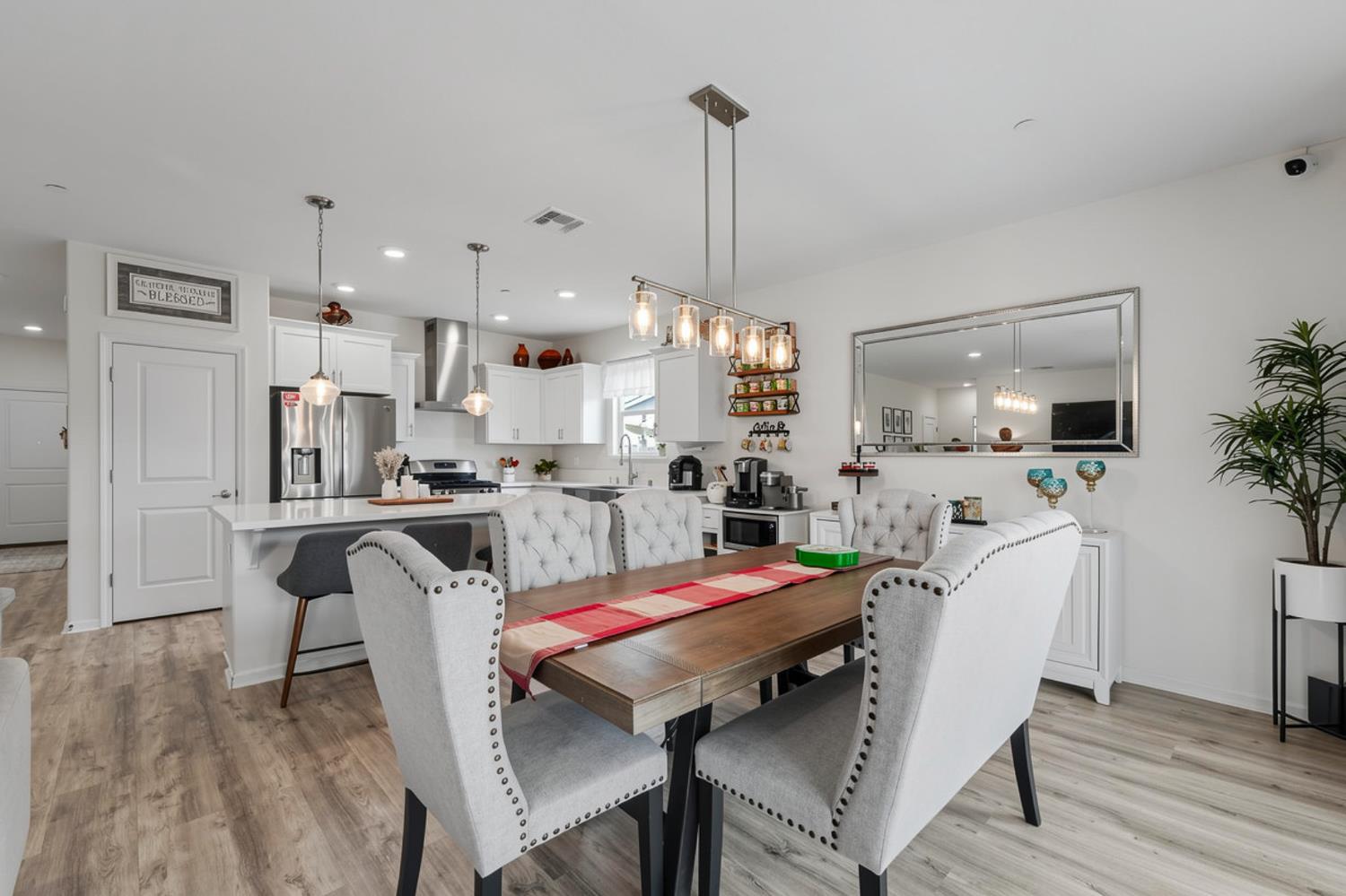 842 Norfolk Ave, Patterson, CA 95363