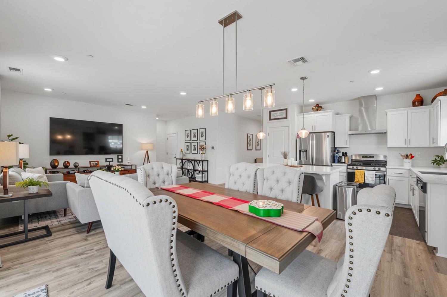 842 Norfolk Ave, Patterson, CA 95363