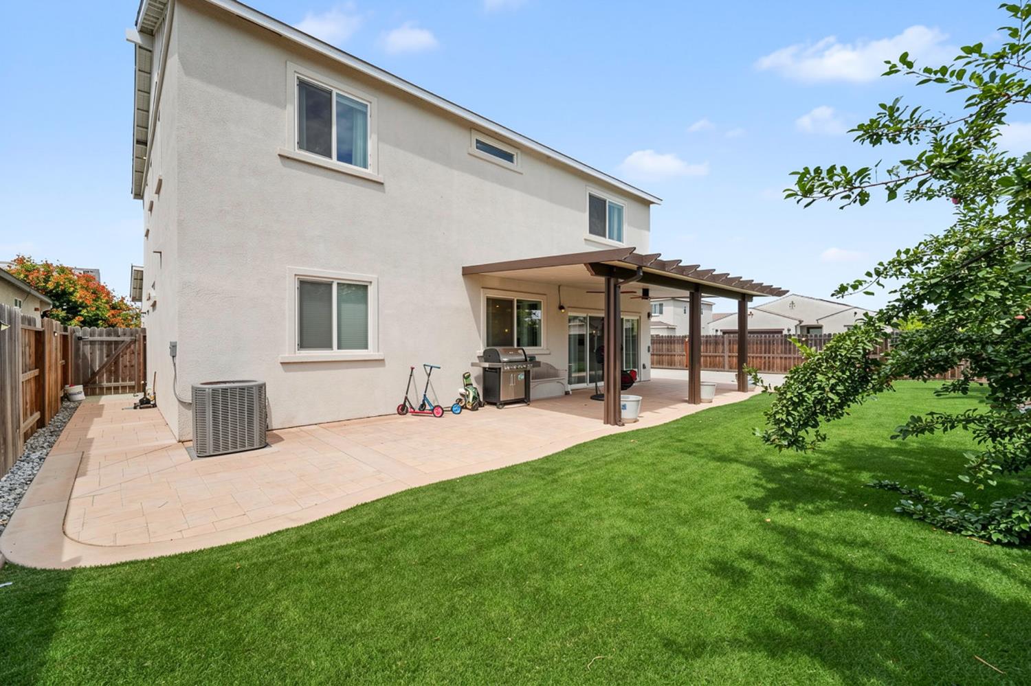 842 Norfolk Ave, Patterson, CA 95363