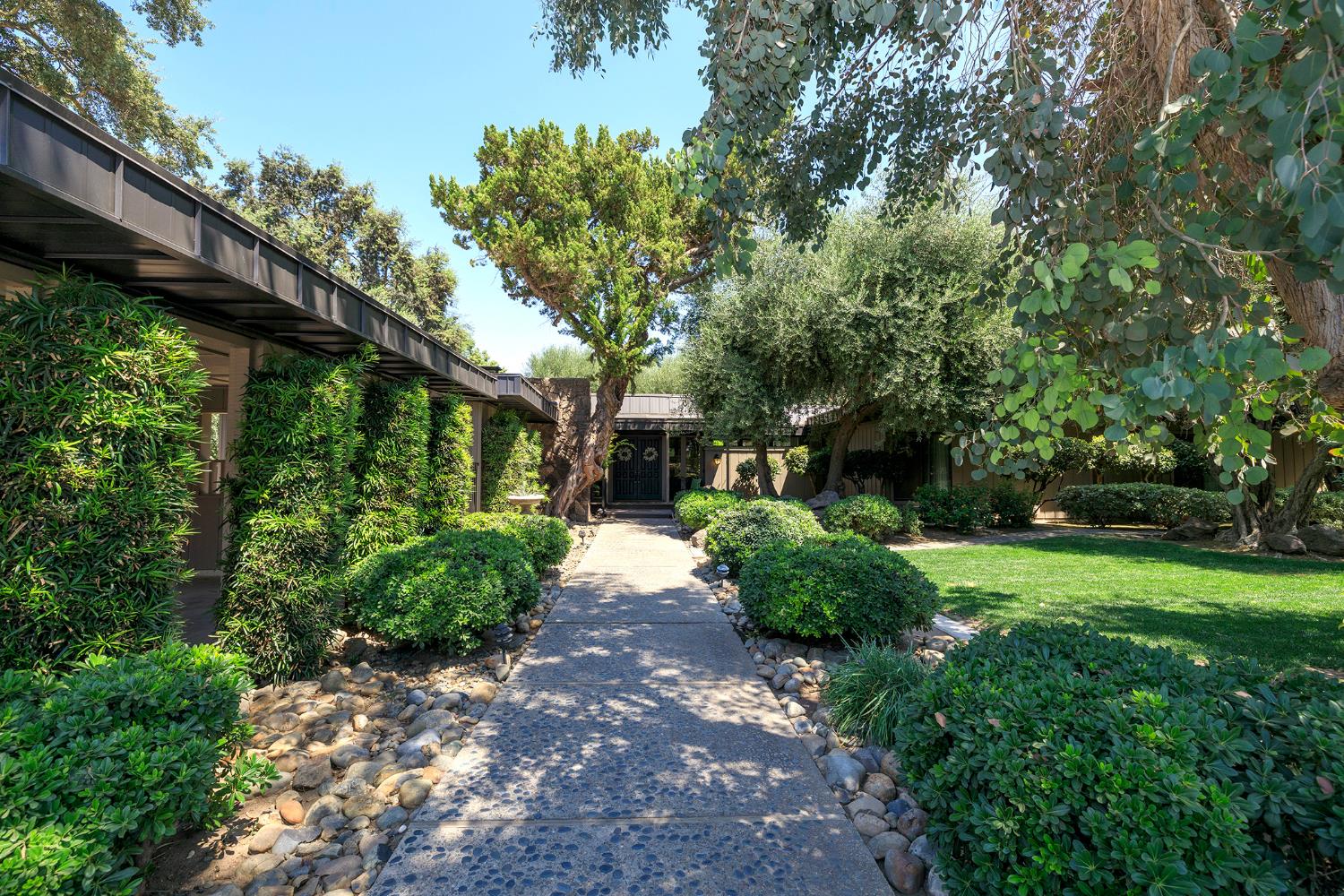 820 Charles St, Hughson, CA 95326
