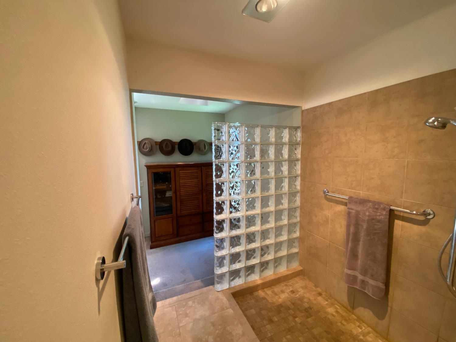 820 Charles St, Hughson, CA 95326