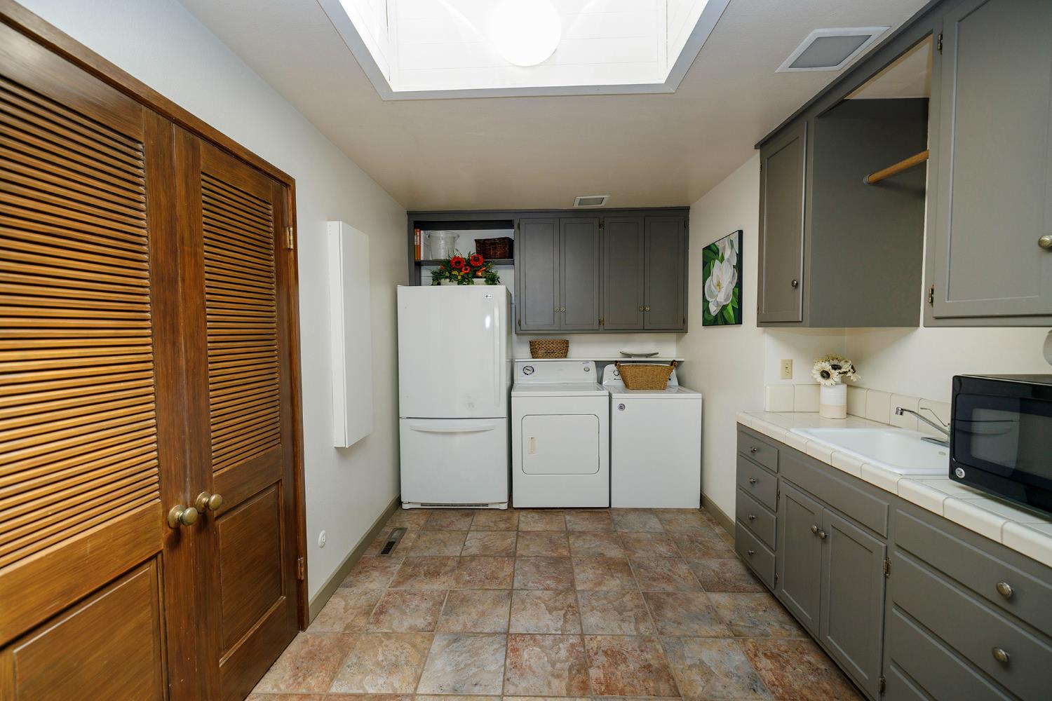 820 Charles St, Hughson, CA 95326