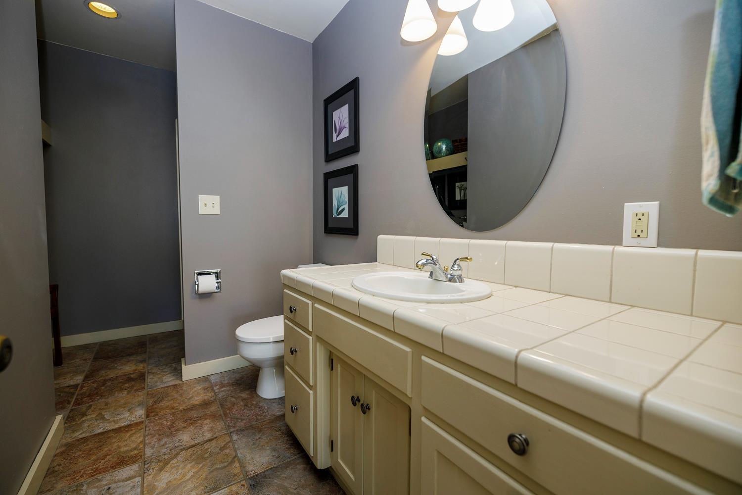 820 Charles St, Hughson, CA 95326