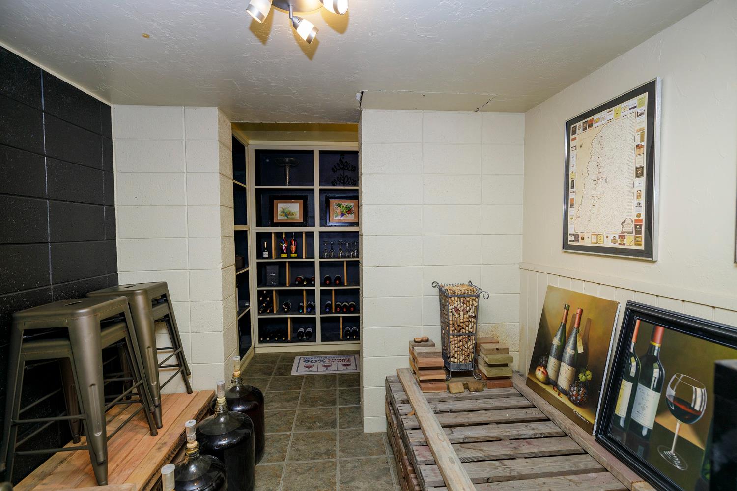 820 Charles St, Hughson, CA 95326