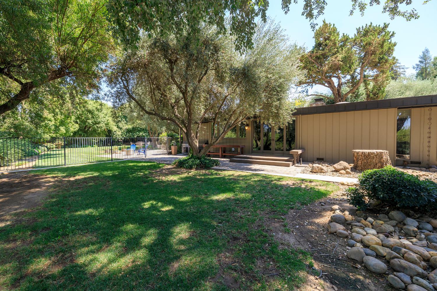820 Charles St, Hughson, CA 95326
