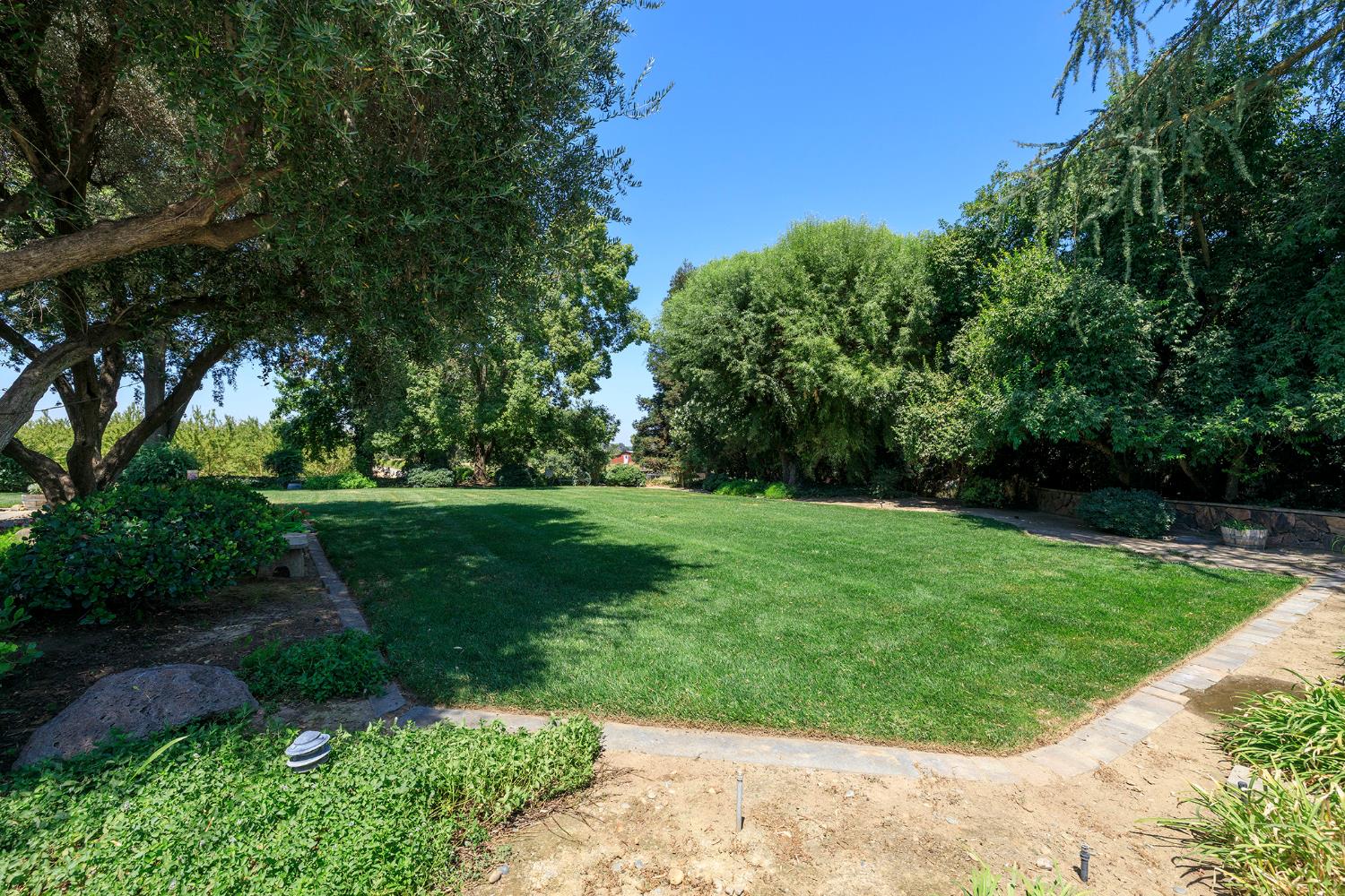 820 Charles St, Hughson, CA 95326