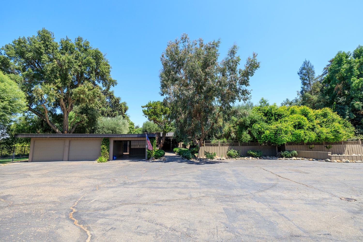 820 Charles St, Hughson, CA 95326